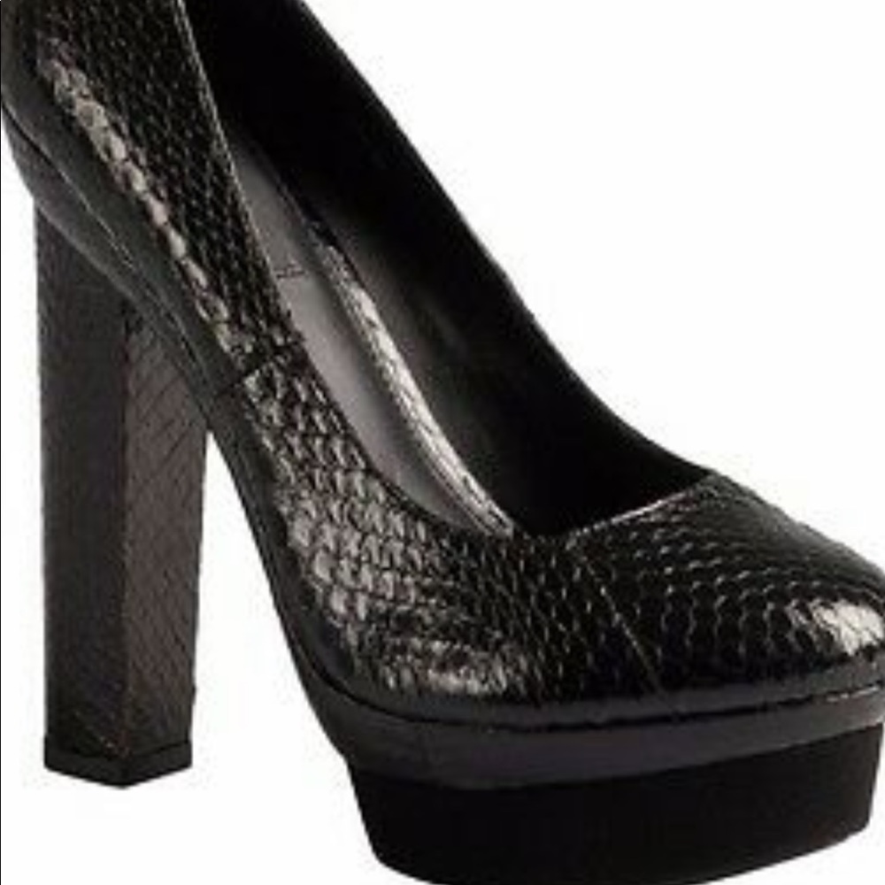 Rachel Zoe Black leather snake heel in size 10